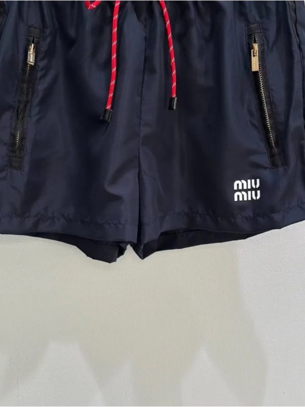 MIUMIU trench coat and shorts, well-tailored - Picture 3 of 6